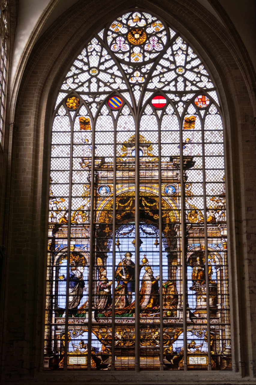 Fenster „Karl V.“ im nördlichen Querhaus (Entwurf Bernard Van Orley, 1537/38)