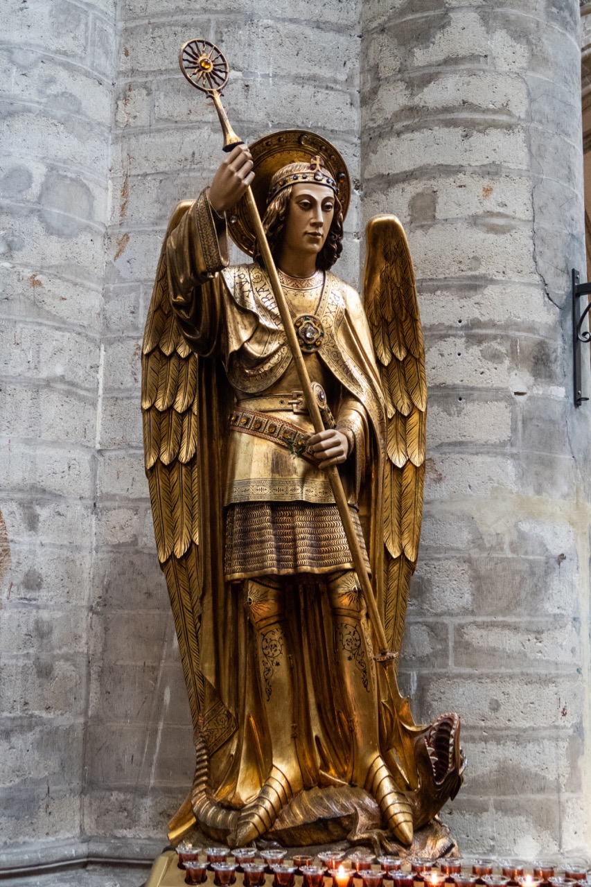 Skulptur des Erzengels Michael (S. de Martelaere, 1912)