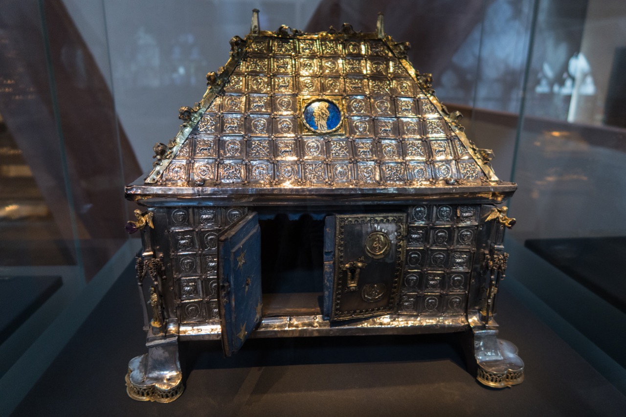 Münsterschatz: Eucharistischer Kasten, 14. Jh.