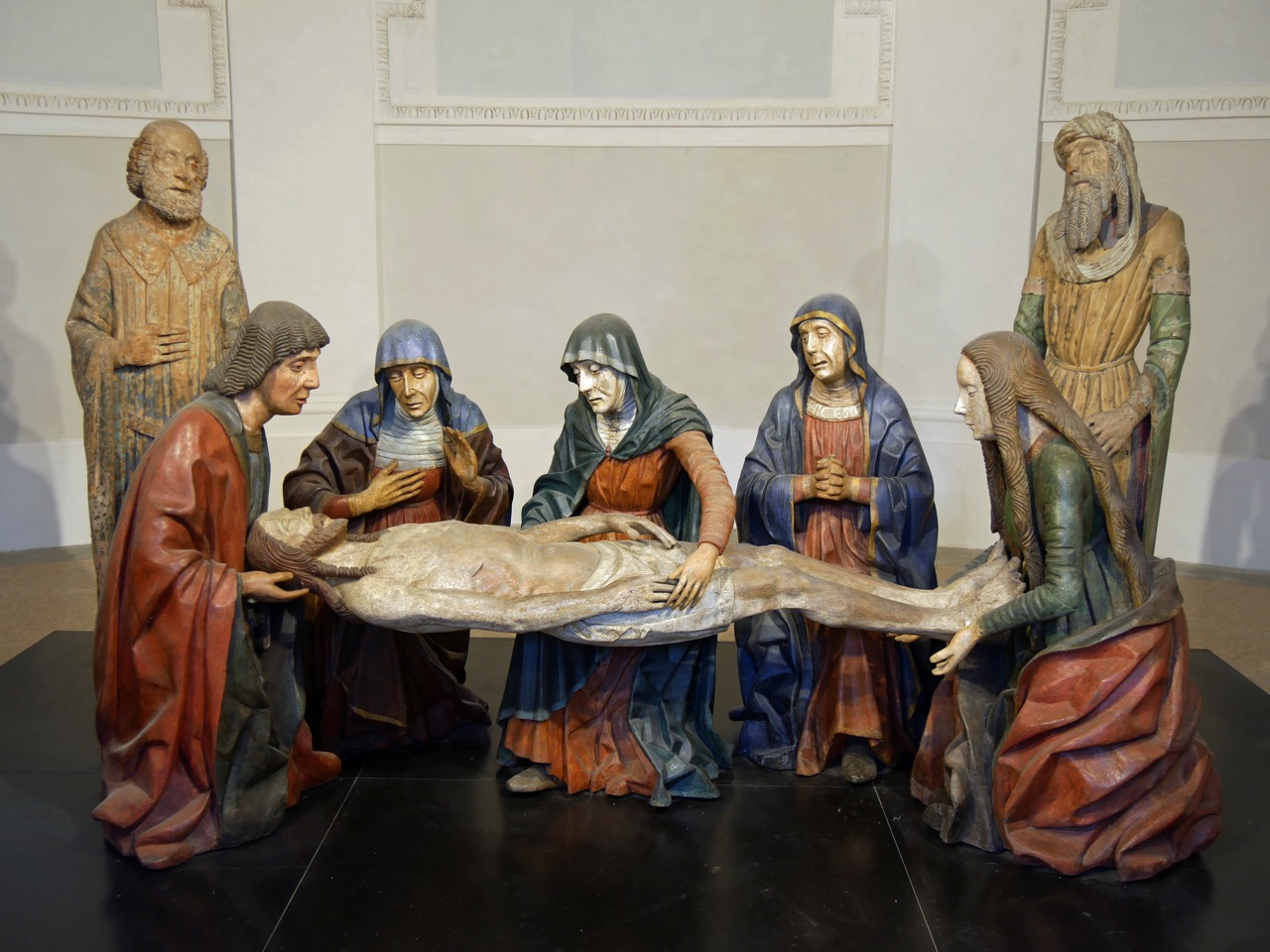Kapelle der Beweinung Christi mit Figurengruppe aus Holz (Meister von Santa Maria Maggiore, vor 1485)
