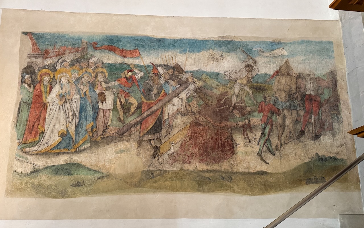 Mittelalterliches Fresko an der Westwand