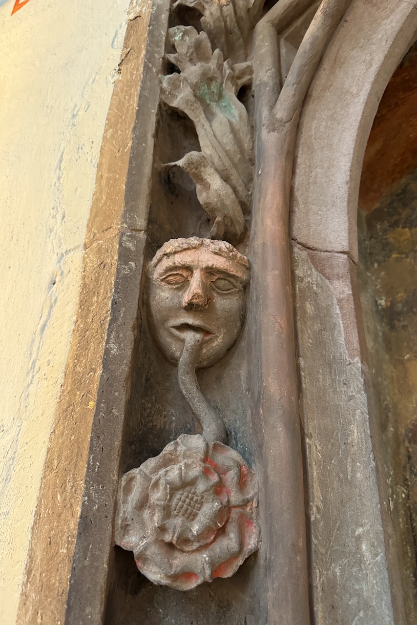 „Green Man“ am Kirchenportal