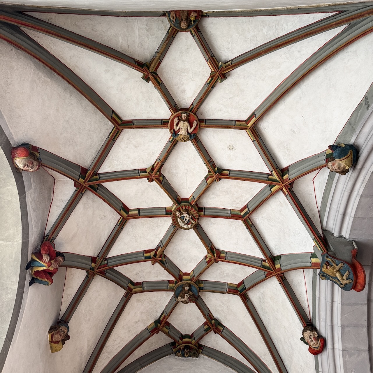 Kreuzrippengewölbe im südlichen äußeren Seitenschiff (1516)