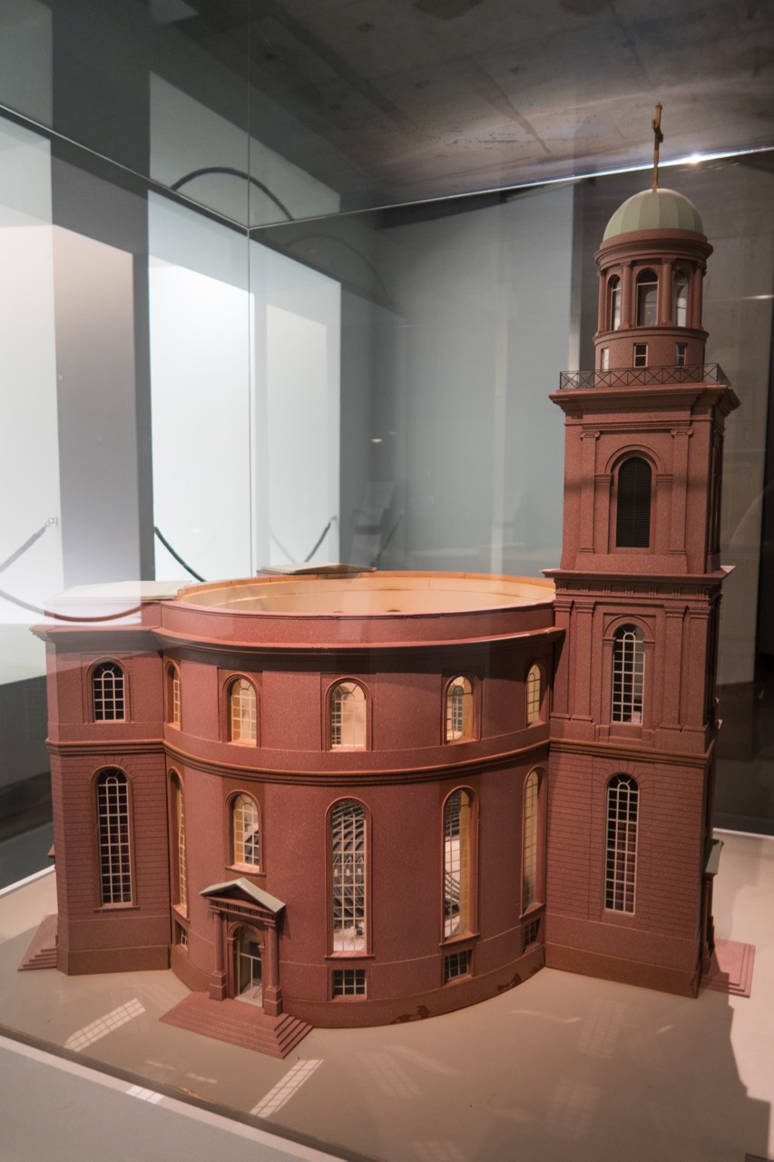 Modell der Frankfurter <a href="https://www.visit-a-church.info/sacred-buildings/vac/churchbyid.html?id=1513994408445" target="_blank">Paulskirche</a>