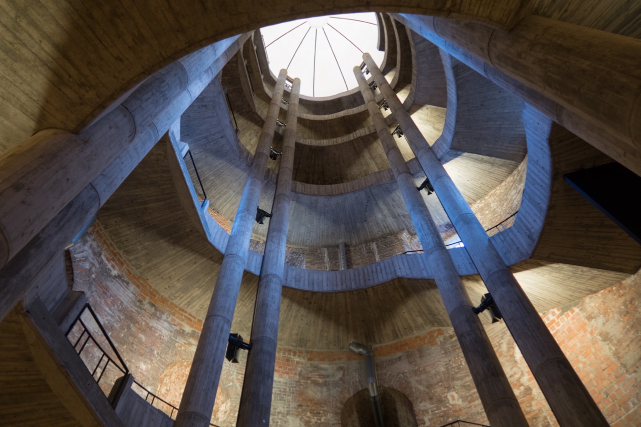 Spiralförmige Treppe im Turm