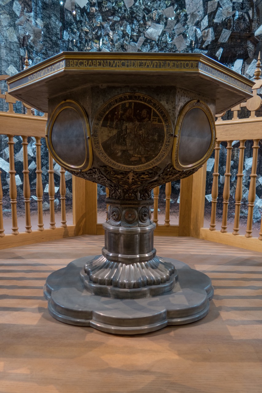 Taufbecken, 1563 gegossen