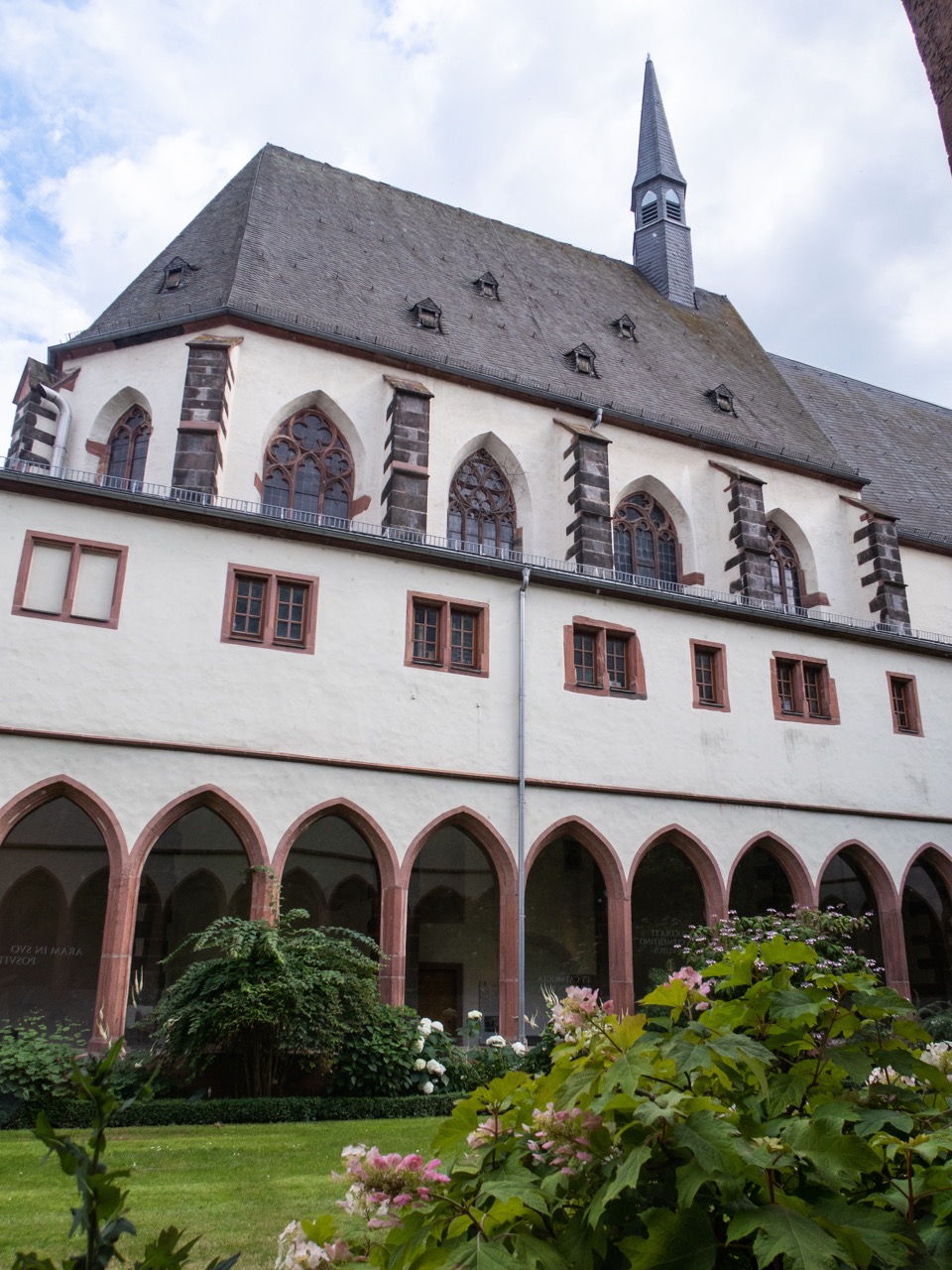 Außenansicht von Norden aus dem Klosterhof