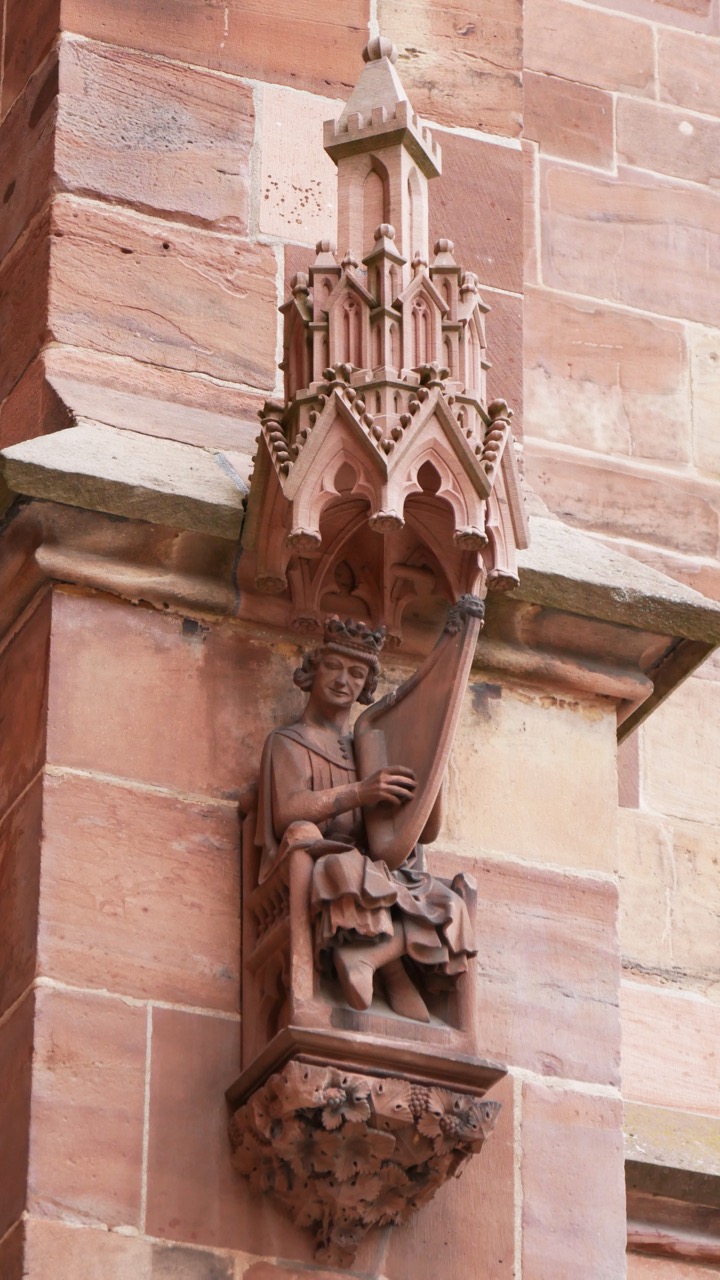 Figur von König David an der Westwand des südlichen Seitenschiffs (2. Hälfte 13. Jh., Kopie)