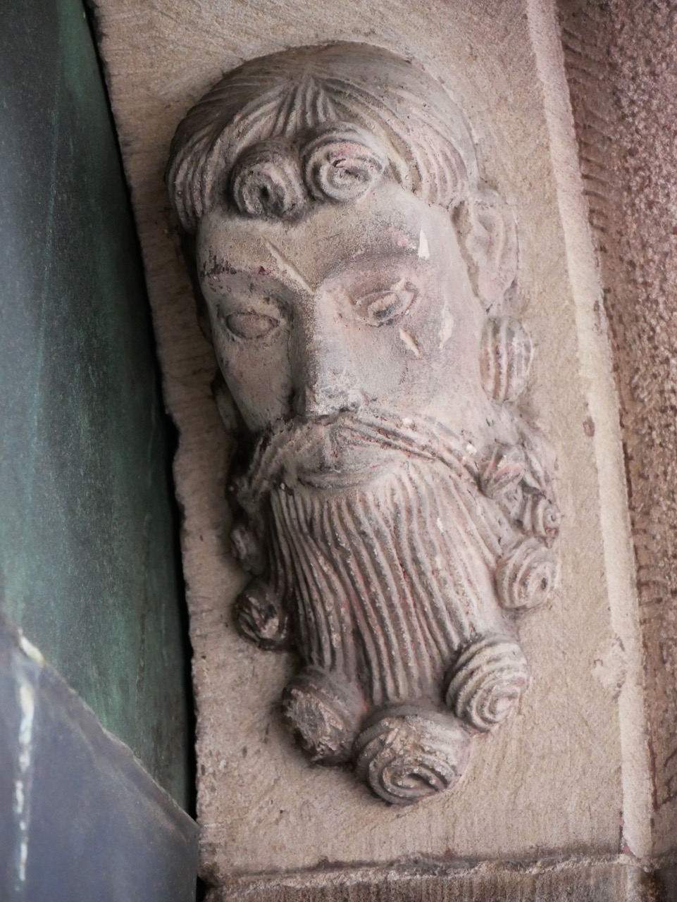 Spätromanische „Segenstür“, Detail des Torbogens