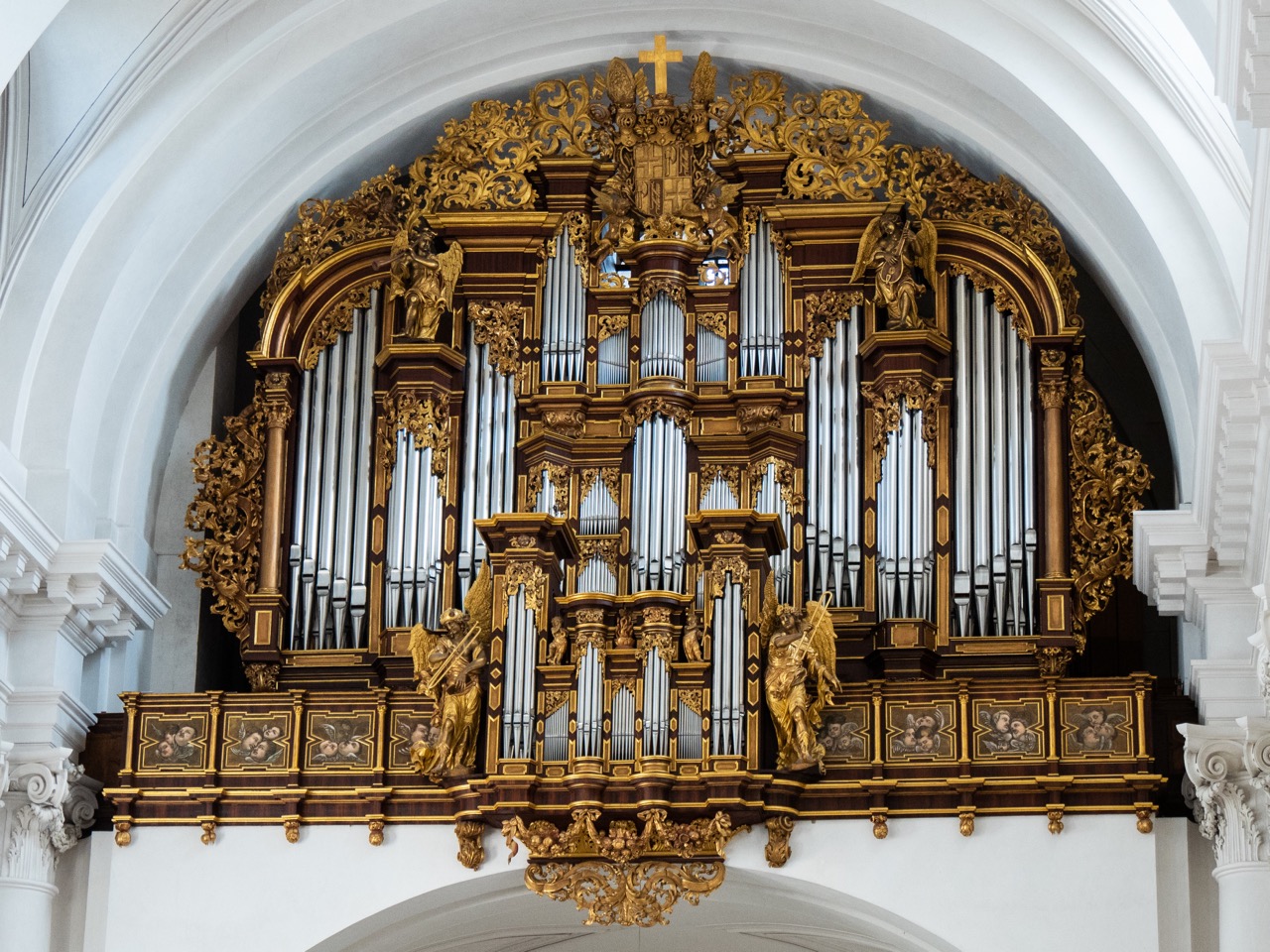 Orgel mit barockem Prospekt (1713)