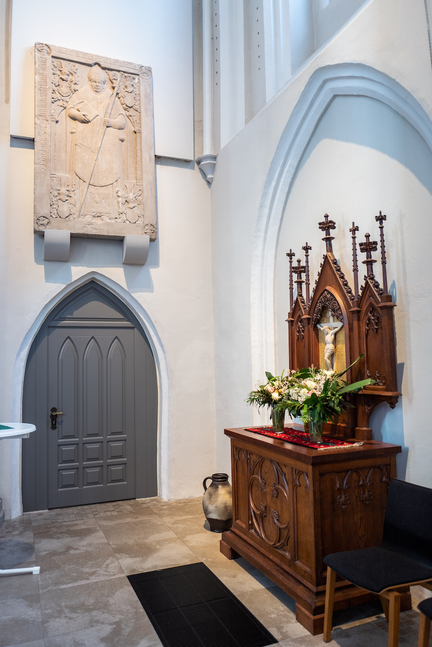 Grabplatte des Erzabts Christoph Bicker († 1575)