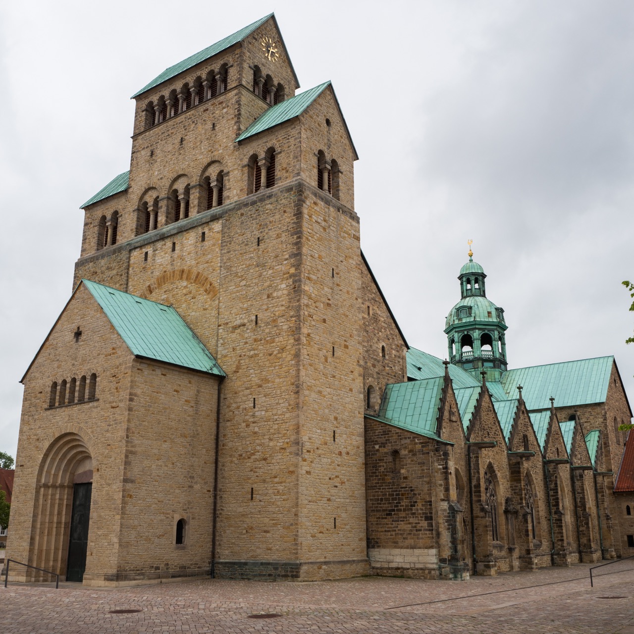 Hildesheimer Dom, Außenansicht von Südwesten