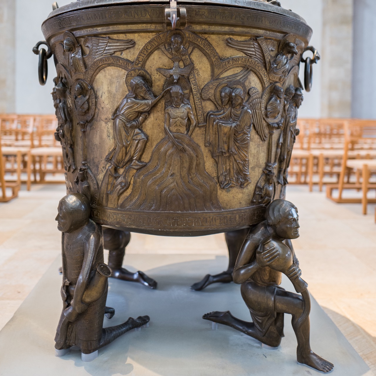 Bronzetaufbecken (frühes 13. Jh.), Taufe Christi