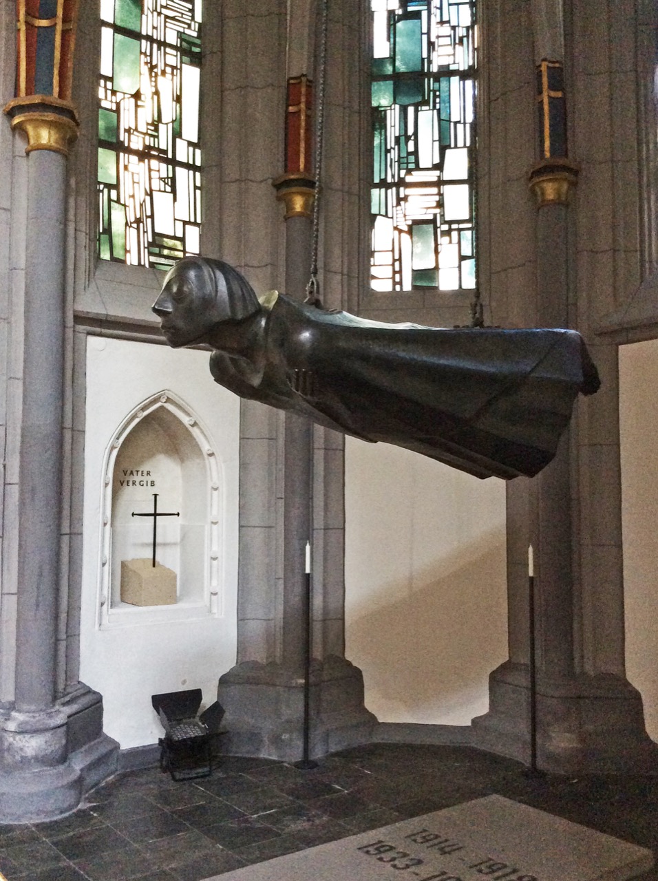 Skulptur „Der Schwebende“ (Ernst Barlach, Zweitguss der Plastik von 1927, 1952 aufgehängt)