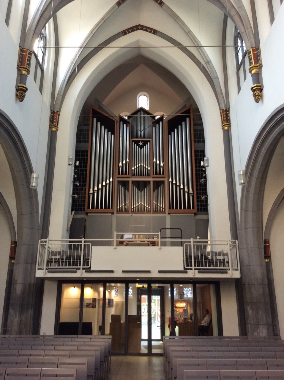 Innenansicht zur Orgelempore