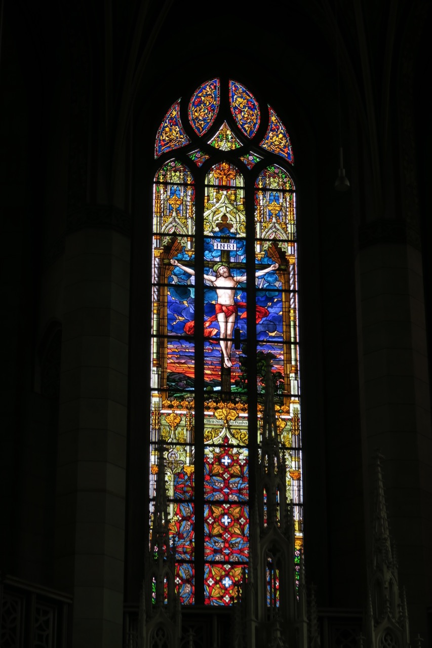 Chorfenster „Christus am Kreuz“ (Willy Döring, Moritz Ehrlich, 1891)