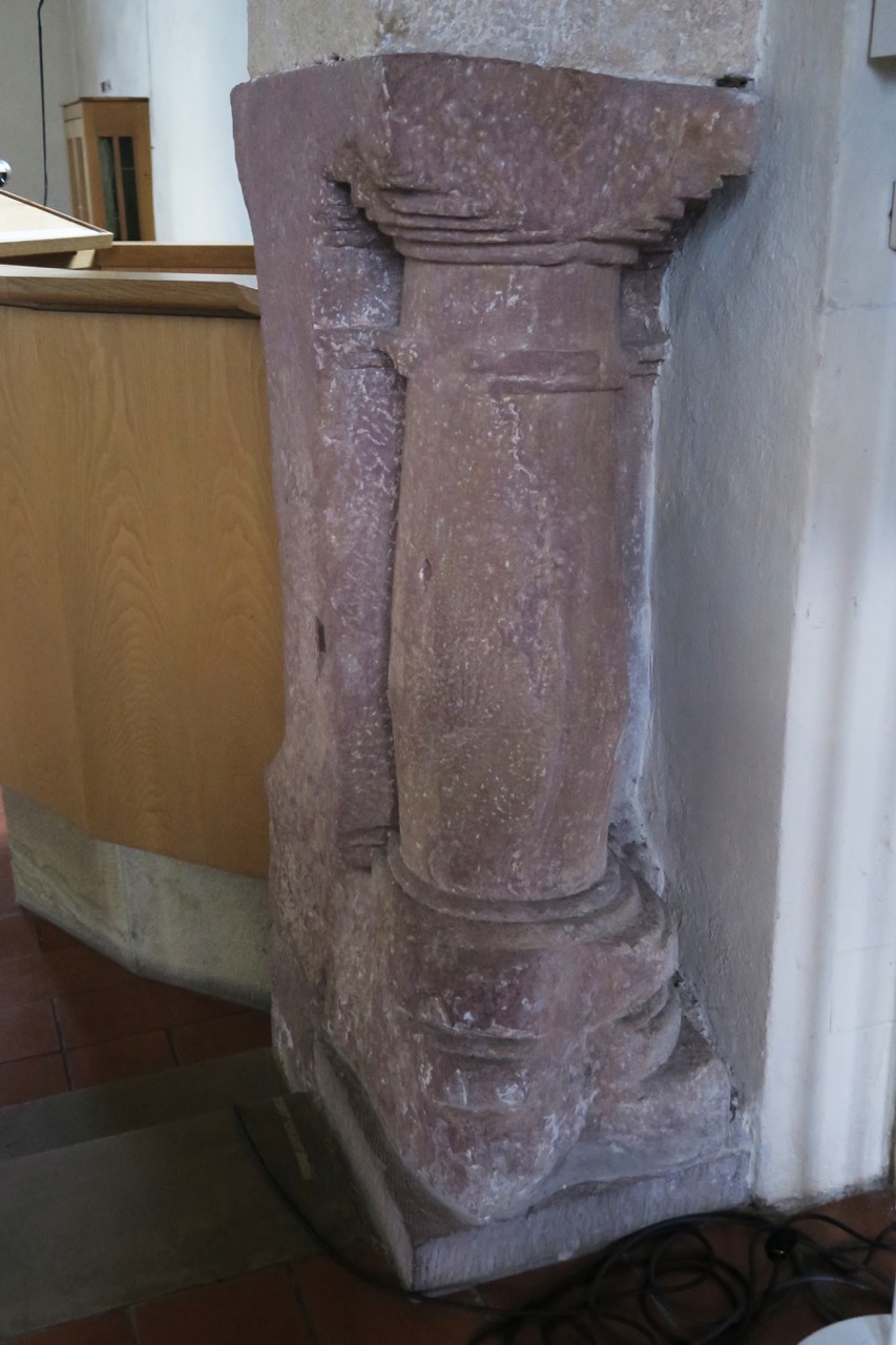Römische Säule im Triumphbogen (2.–3. Jh.)