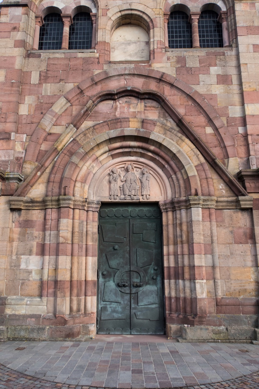 Westportal (modernes Bronzeportal von Walter Schelenz)