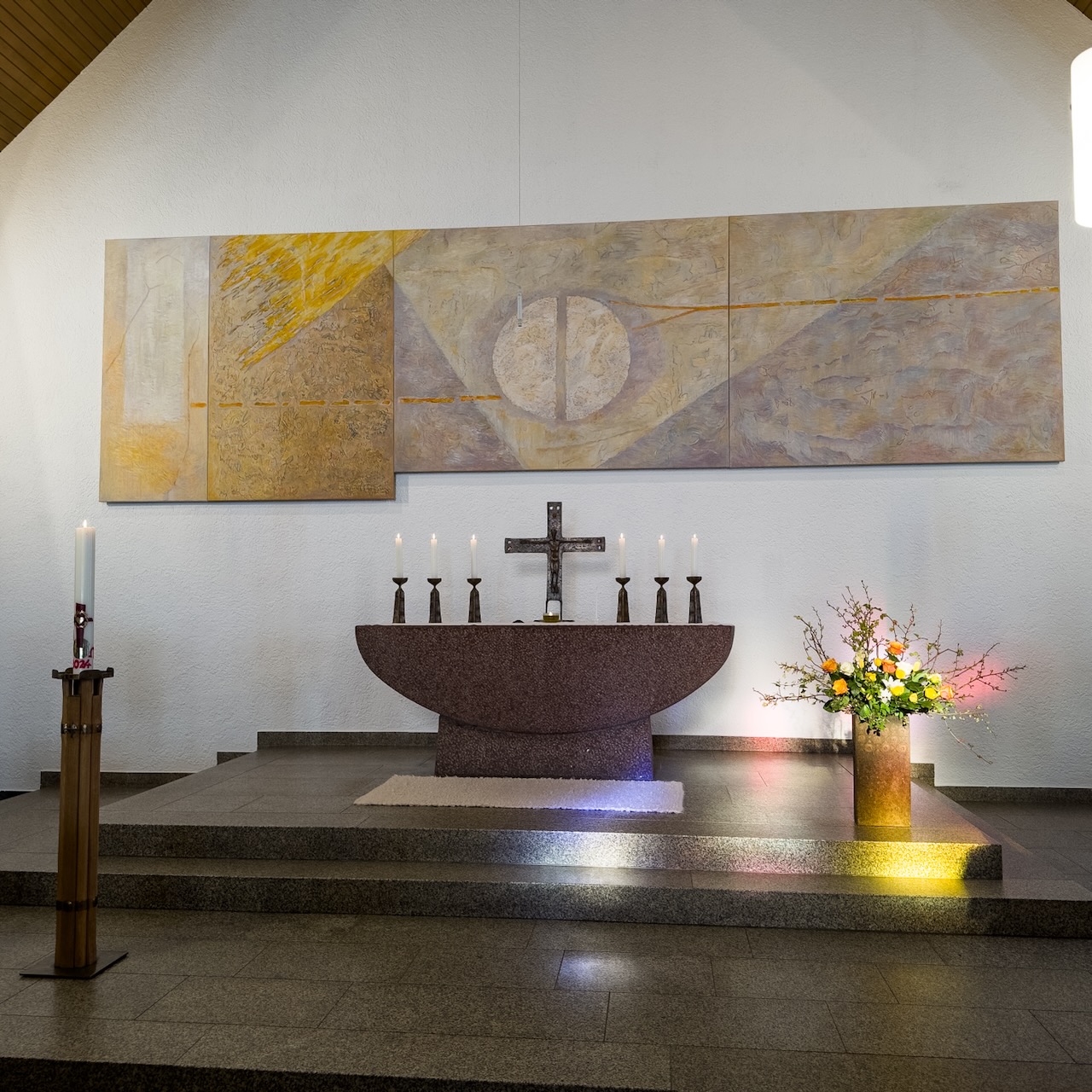 Ordenshauskapelle: Altar und Altarwand