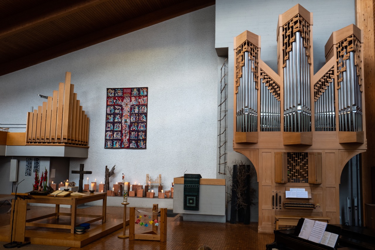 Altarraum mit Rensch-Orgel (1991)
