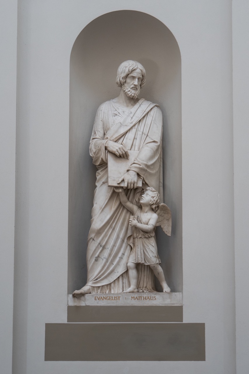 Statue des Evangelisten Matthäus