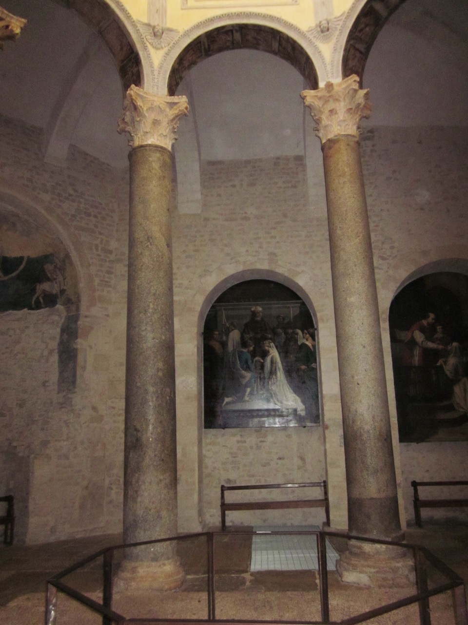 Granitsäulen im Baptisterium