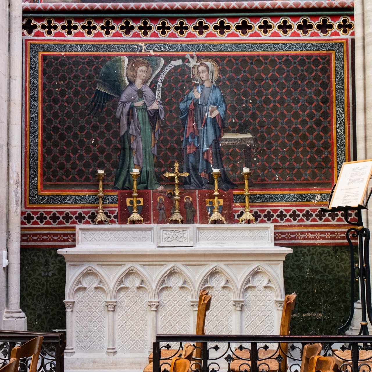Südliches Querschiff, linker Altar mit Verkündigungsszene (13. Jh.)