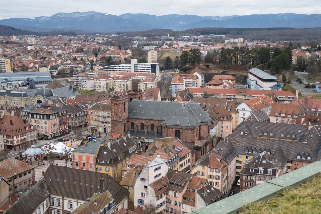 Blick über die Kathedrale nach Norden in die Vogesen
