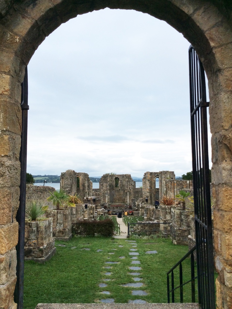 Blick durch das Westportal