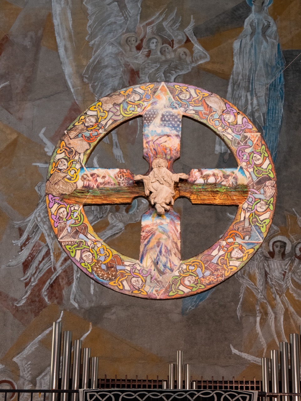 Kruzifik über dem Altar (Daniel Goudier, 2009)