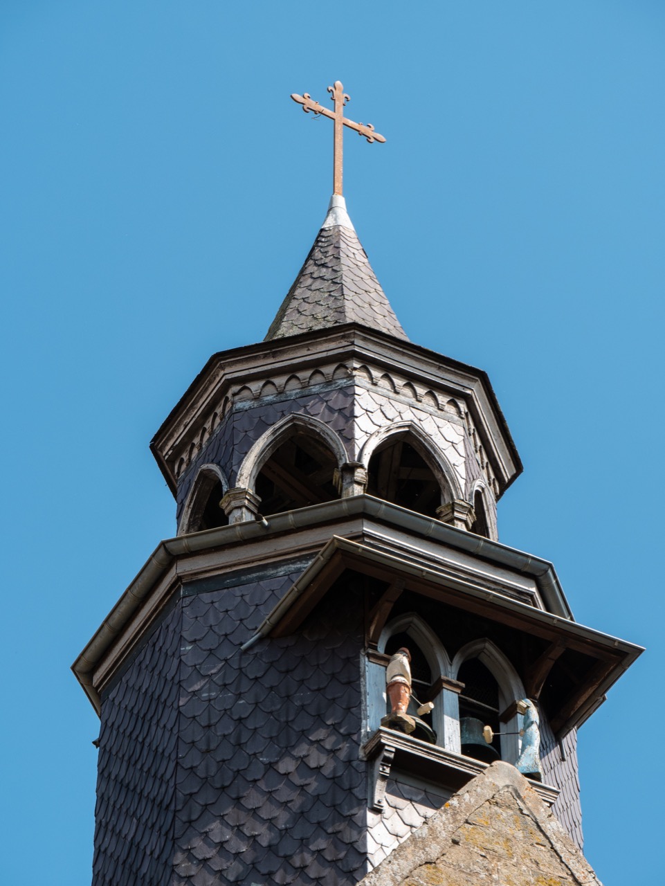Dachreiter mit Glockenspiel (Stundenglocke)