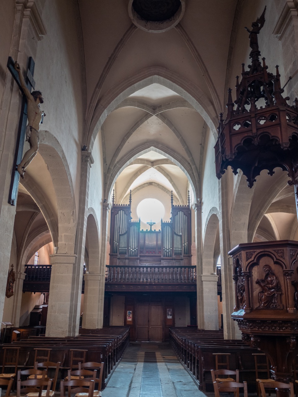 Innenansicht zur Orgelempore