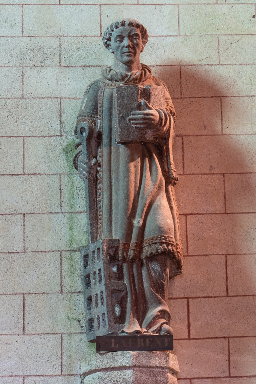 Granitstatue des hl. Laurentius (15. Jh.)