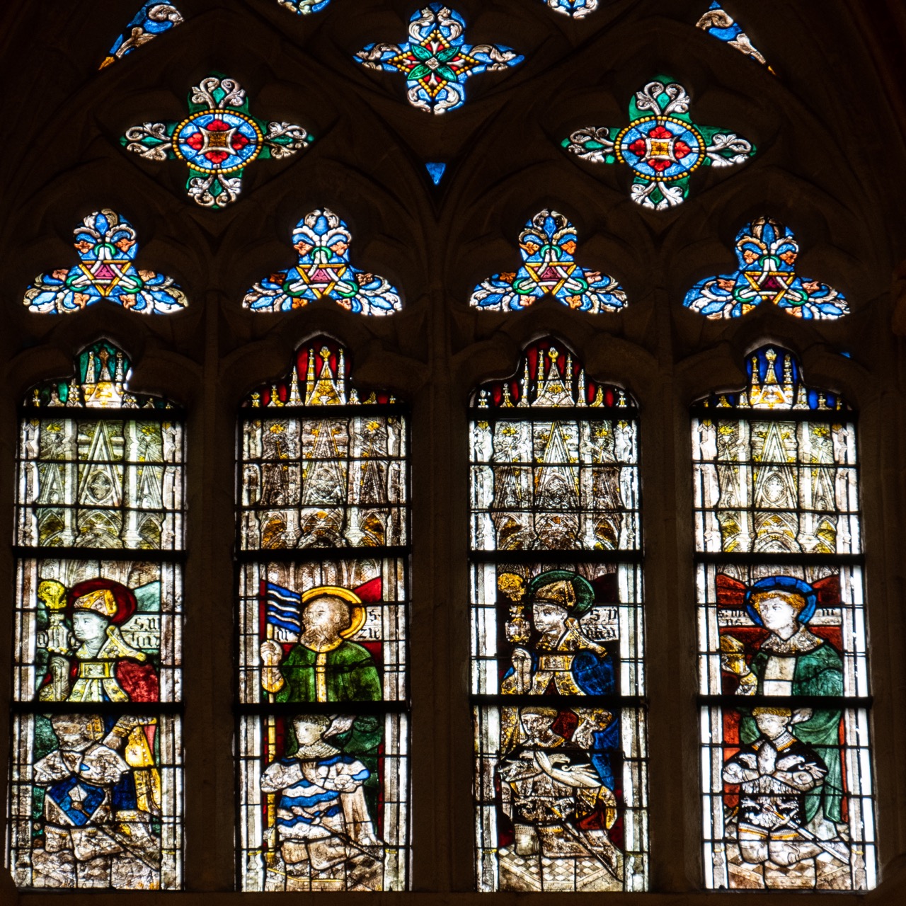 Obergadenfenster im Chor mit Personen aus der Familie Tréanna (Jean Soyer, 1417/19)