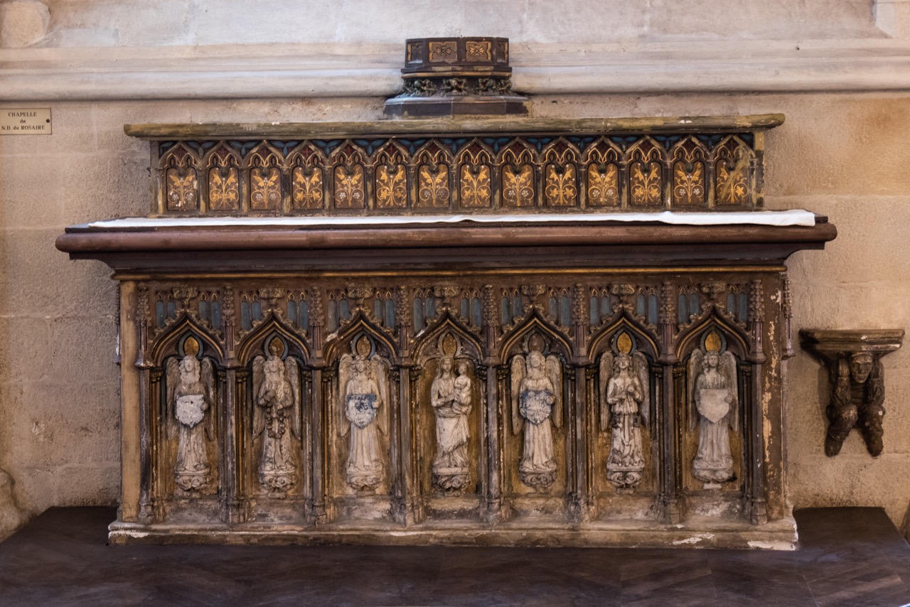Rosenkranzkapelle, Altar (ehem. Gemeindealtar von Saint-Ronan)