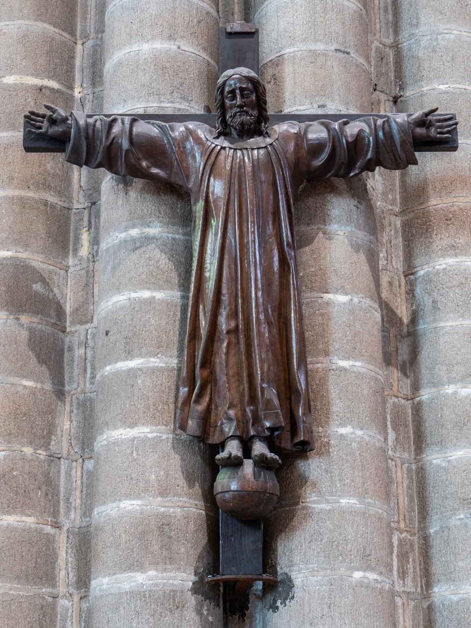 Kruzifix („Christus im Kleid“, Anfang 17. Jh.)
