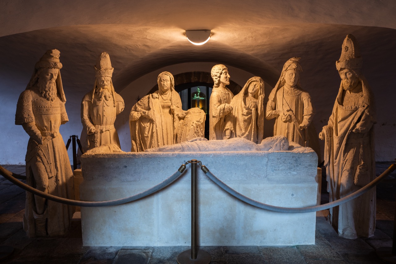 Grablegungsgruppe in der Krypta (um 1500)