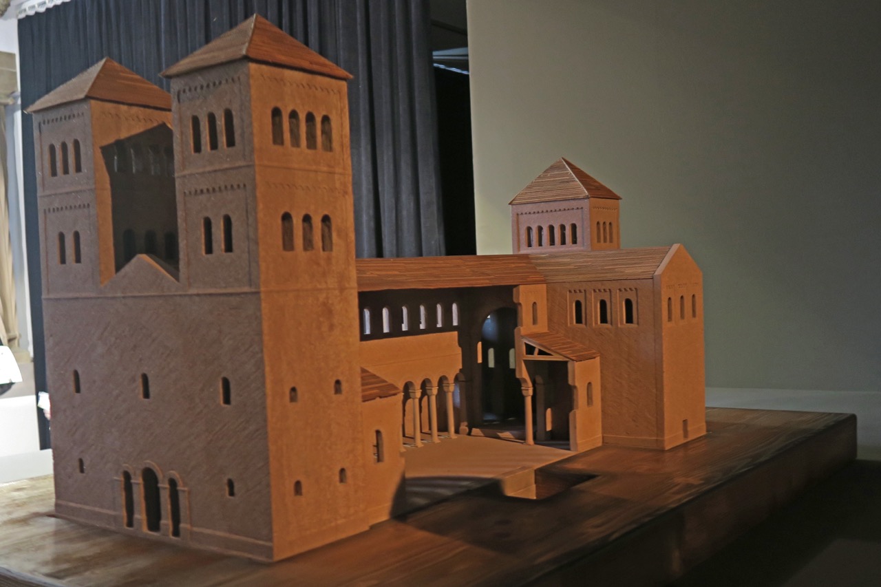 Museum: Modell der romanischen Vorgängerkirche