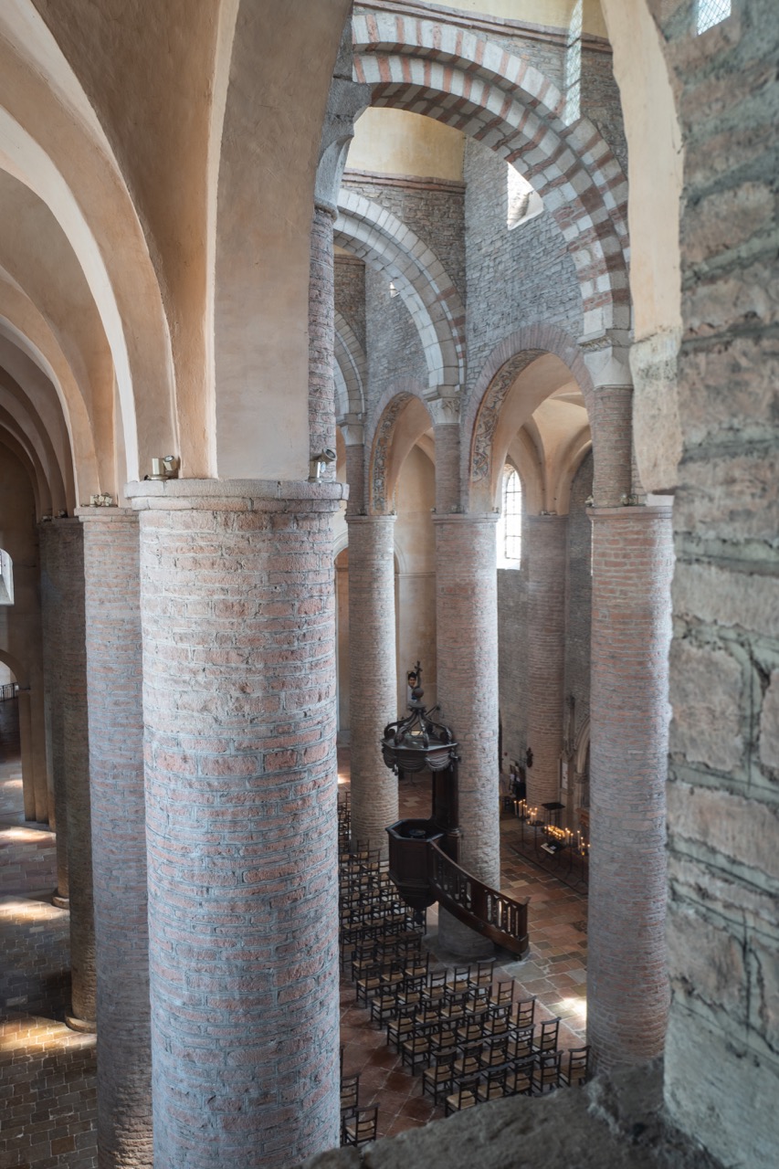 Seitlicher Blick ins Langhaus aus der Michaelskapelle