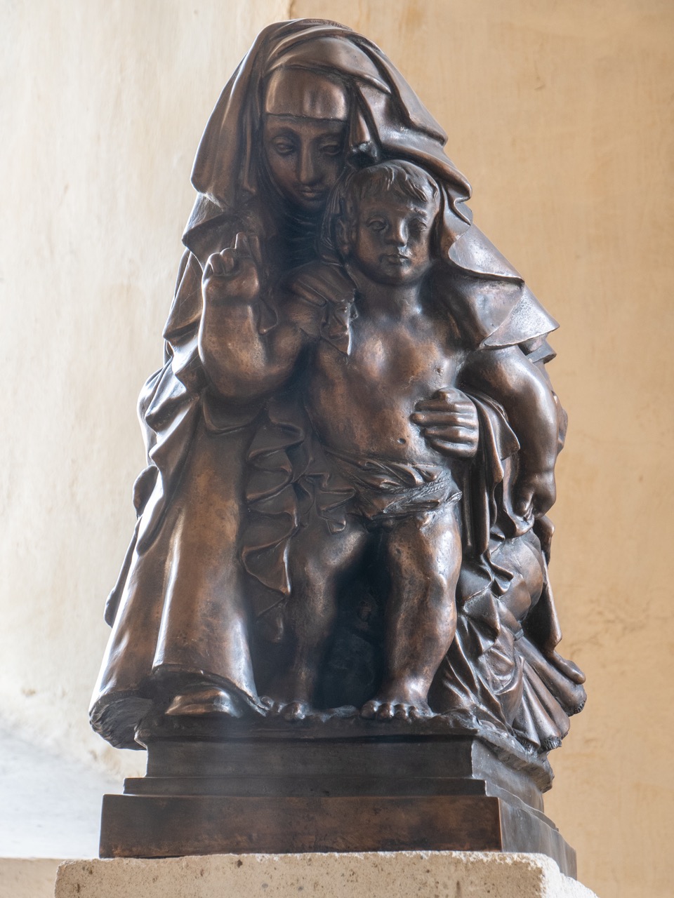 Madonnenskulptur „Madonna von Czurgó“ (Entwurf Amerigo Tot, 1969)