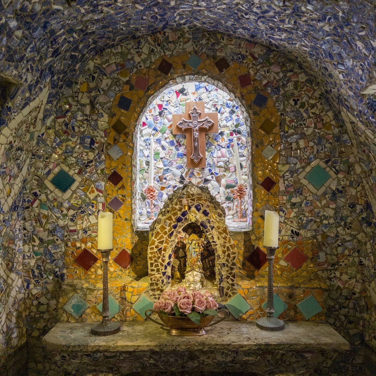 Grotte, Altar