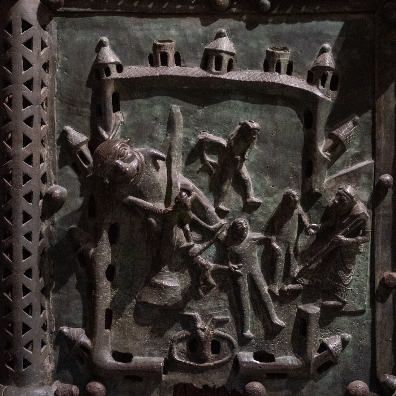 Bronzeportal (12. Jh.), linker Flügel unten, „Christus rettet eine Seele aus der Vorhölle“