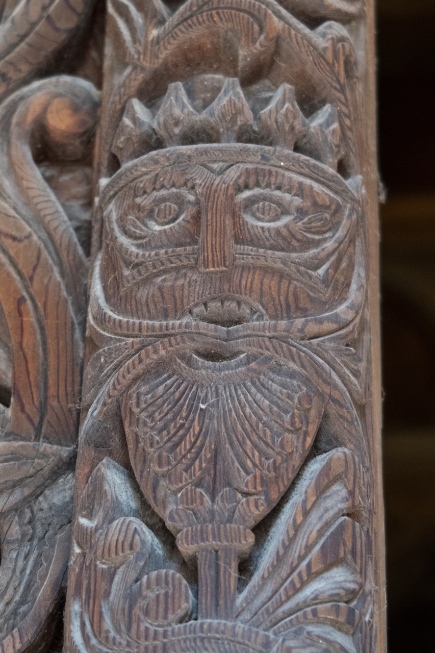 Südportal, Blattmaske