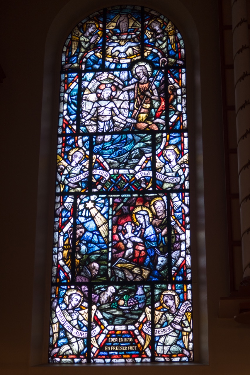 Altarwandfenster „Taufe“ (G. A. Larsen, 1923)