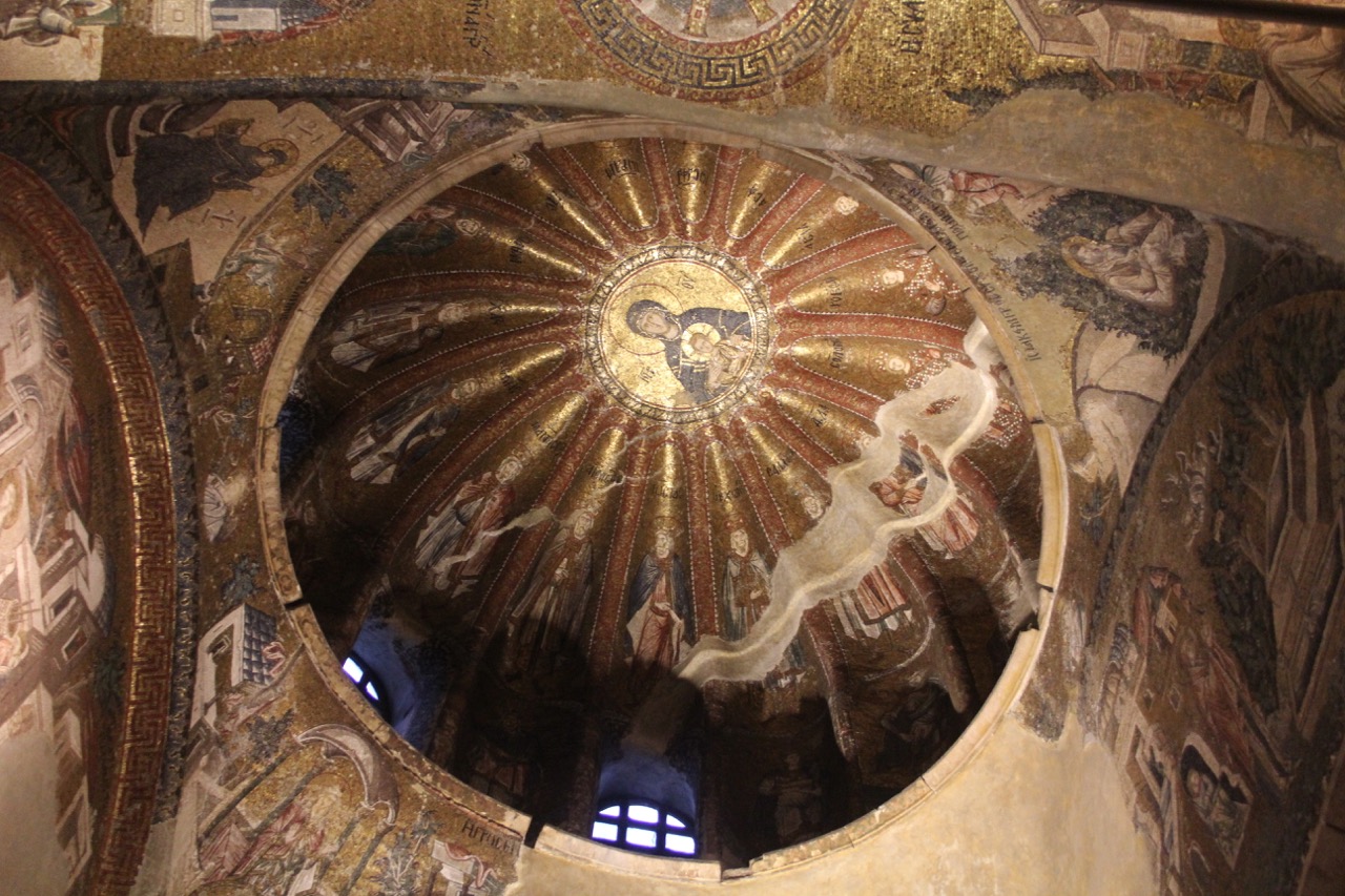 <a href="https://www.visit-a-church.info/glossary#Narthex" target="_blank">Esonarthex</a>, Kuppel mit Marienmosaik