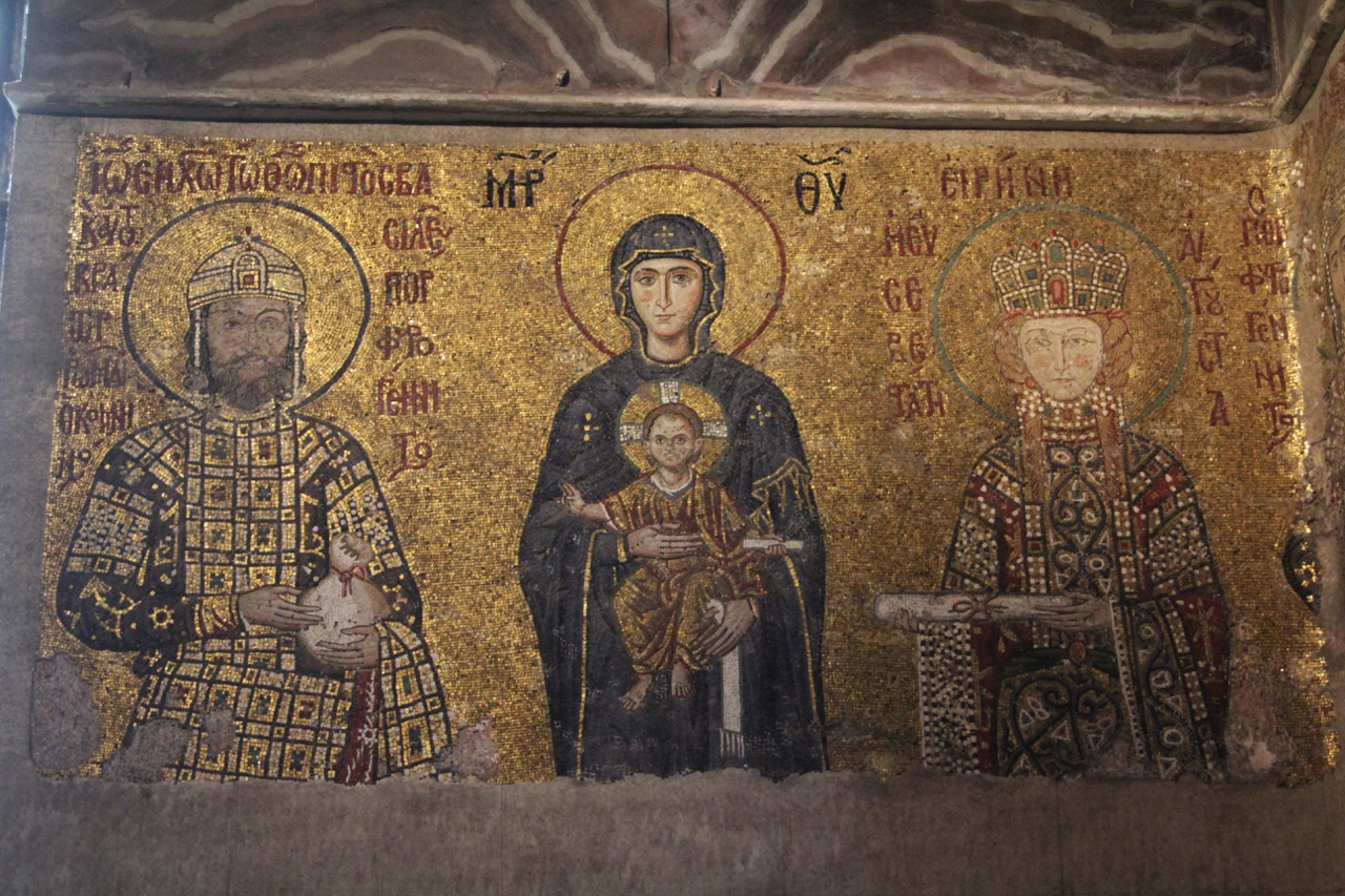 Mosaik der Gottesmutter, zu den Seiten Johannes II. Komnenos (1118–1143) und seine Gattin Irene