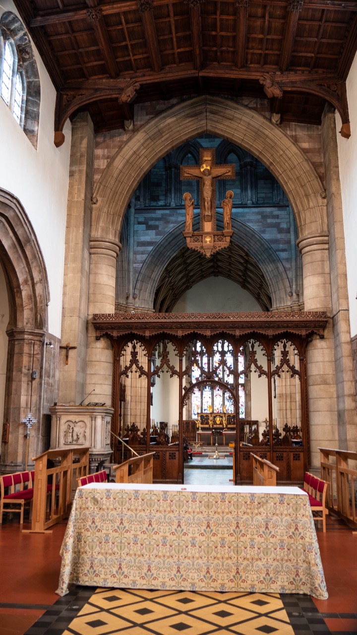 Rood screen (design Oldrid Scott)