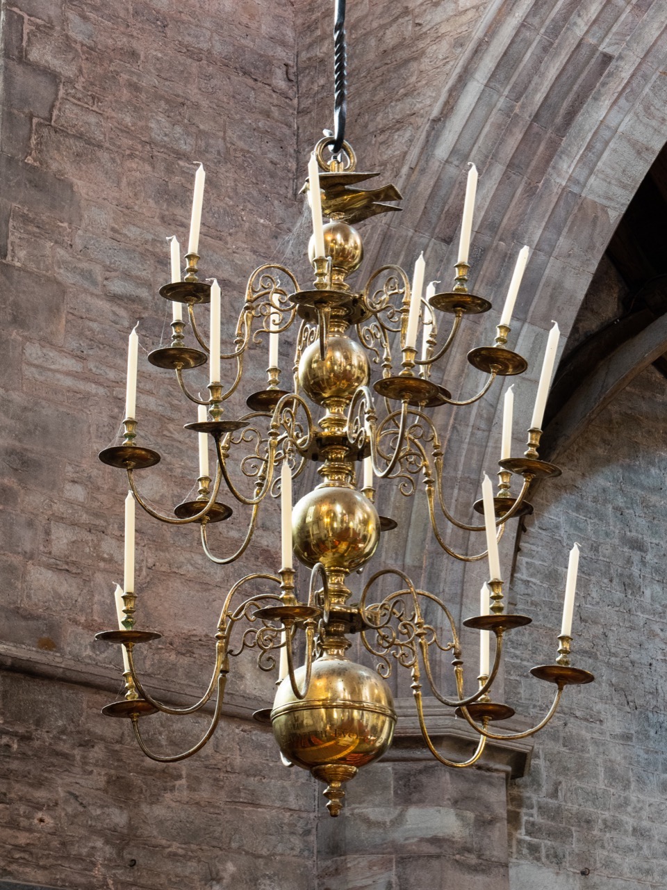 Brass chandelier over the font (1722)