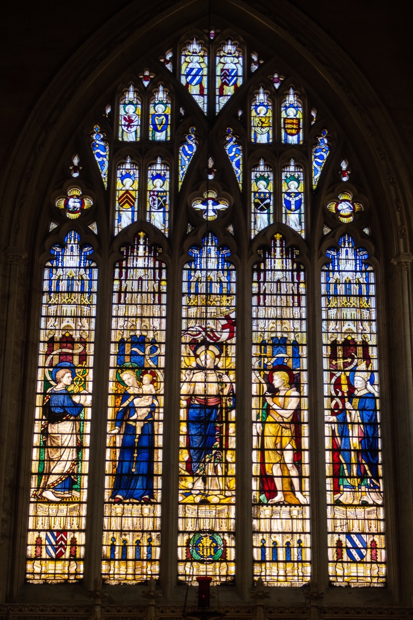 Stained glass window in the chancel (Ninian Comper, after 1914)