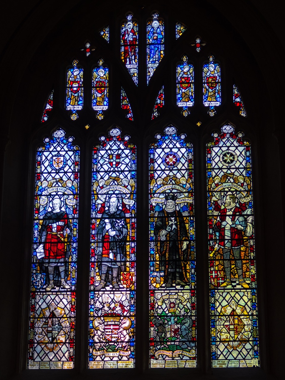 Stained glass window showing grand masters of the Order of St John of Jerusalem (modern, after 1943)